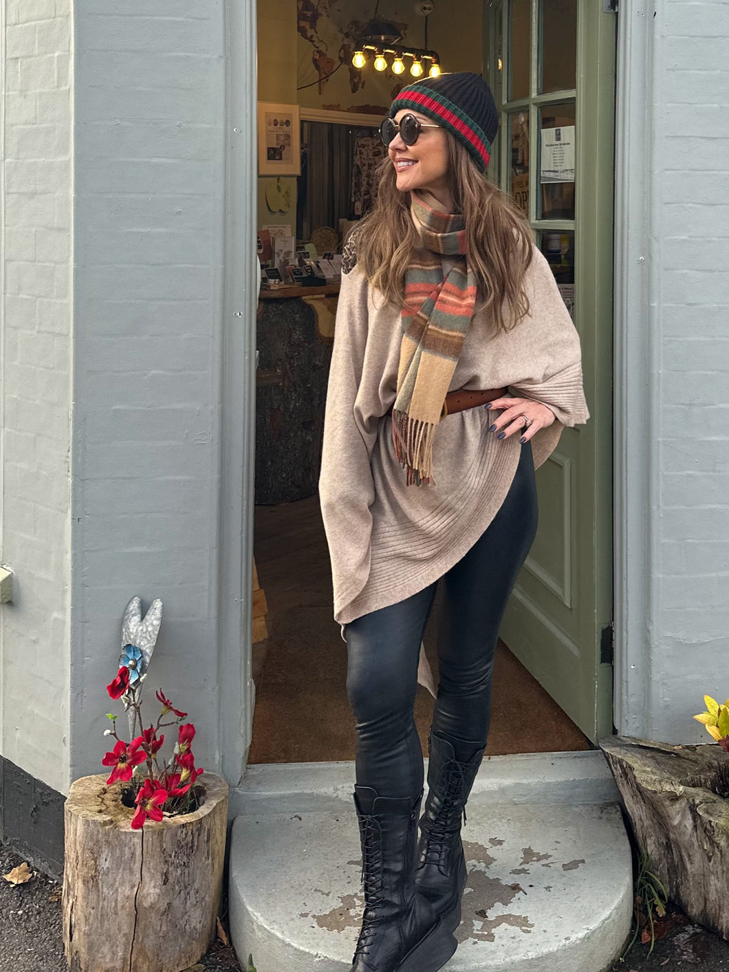 ‘PONCHO’ CASHMERE FAWN