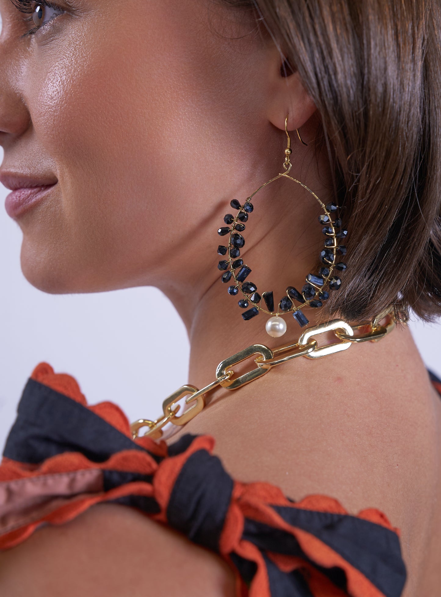 BLACK CRYSTAL EARRINGS