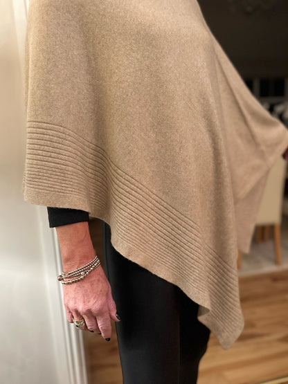 ‘PONCHO’ CASHMERE FAWN