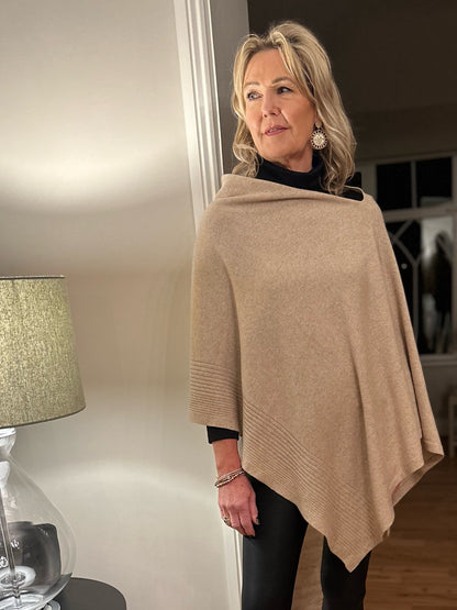 ‘PONCHO’ CASHMERE FAWN